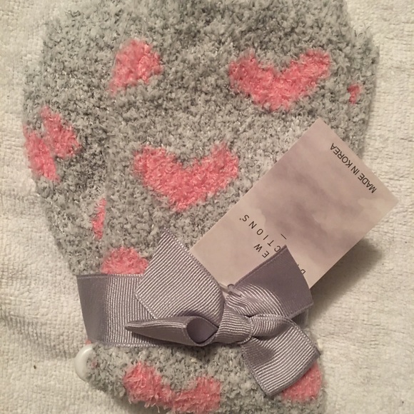 NWT Heart slipper socks! 💕 - Picture 1 of 2